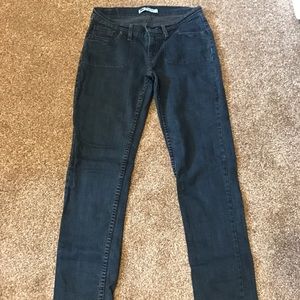 Women's 9M Curvy Skinny Levi Jeans